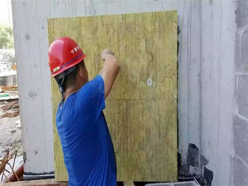 建筑使用巖棉板來(lái)保溫